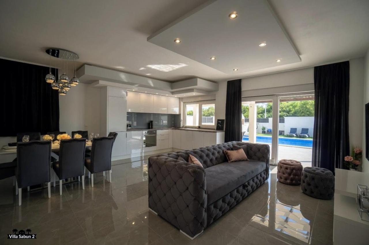 Villas Sabun - Modern House With Heated Pool Privlaka  Kültér fotó