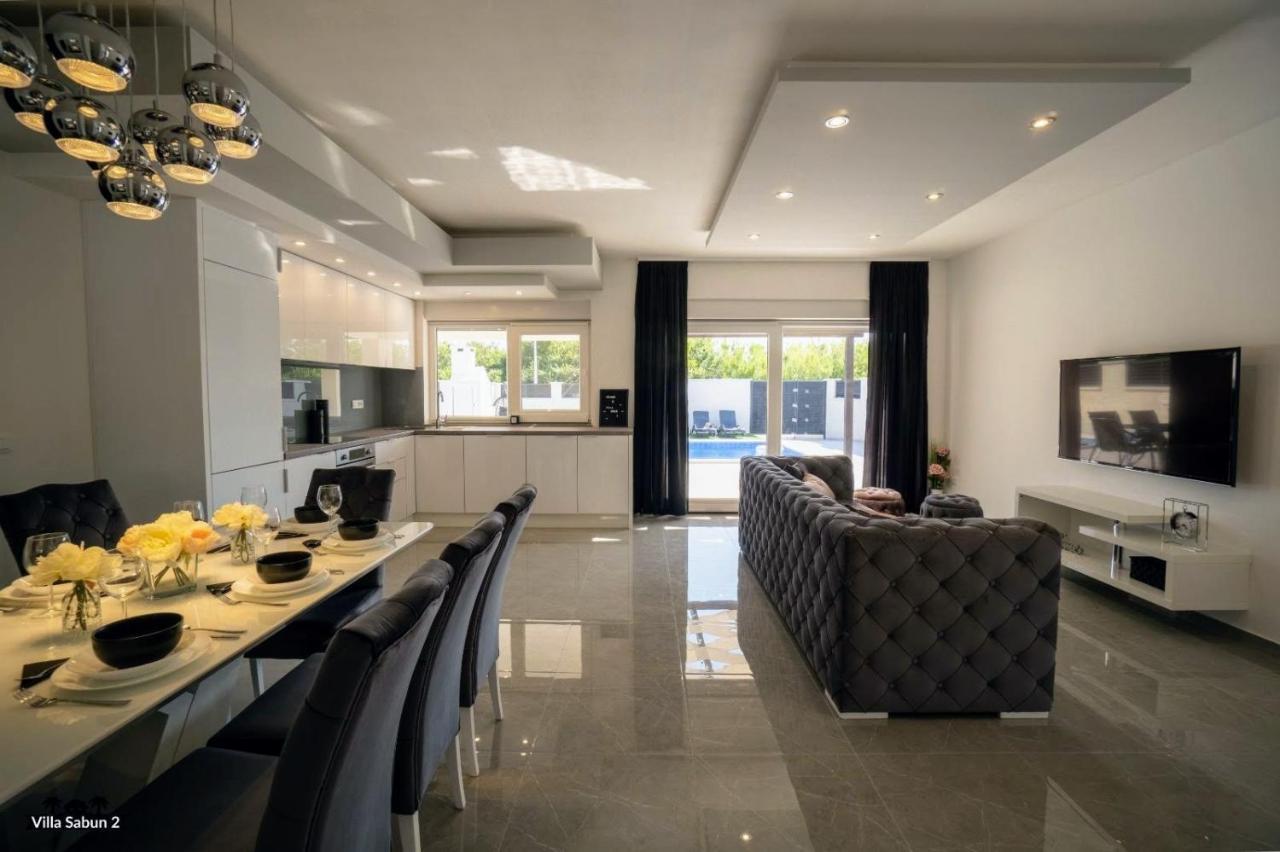 Villas Sabun - Modern House With Heated Pool Privlaka  Kültér fotó