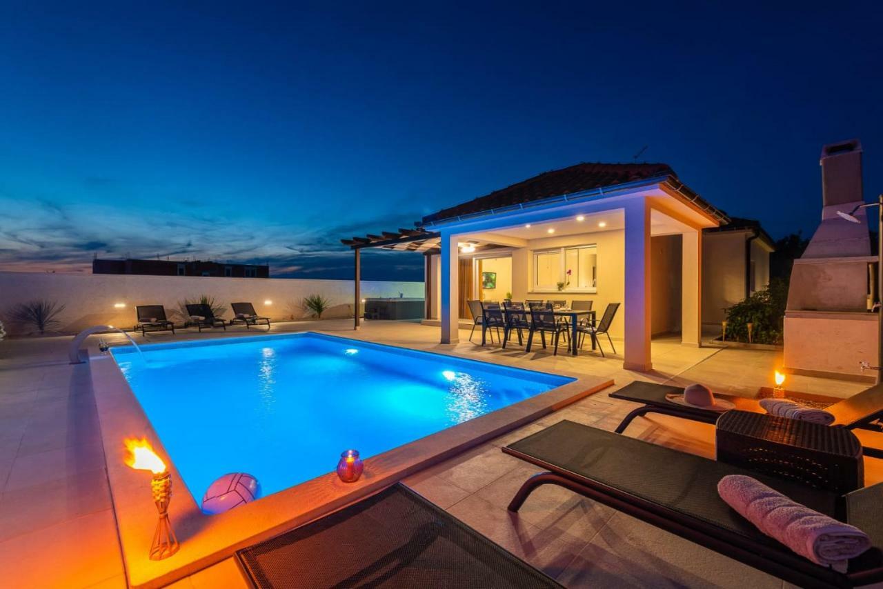 Villas Sabun - Modern House With Heated Pool Privlaka  Kültér fotó