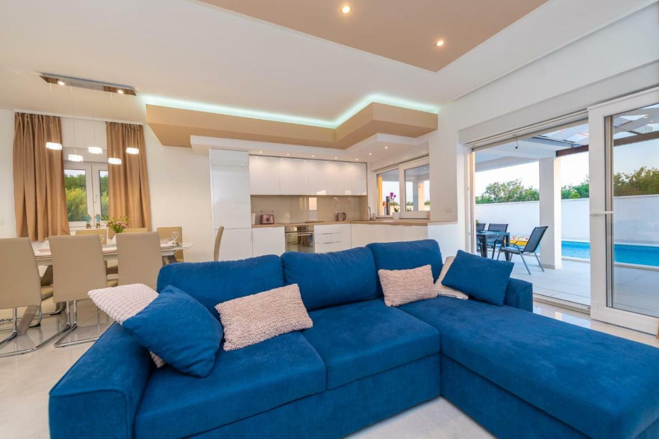 Villas Sabun - Modern House With Heated Pool Privlaka  Kültér fotó