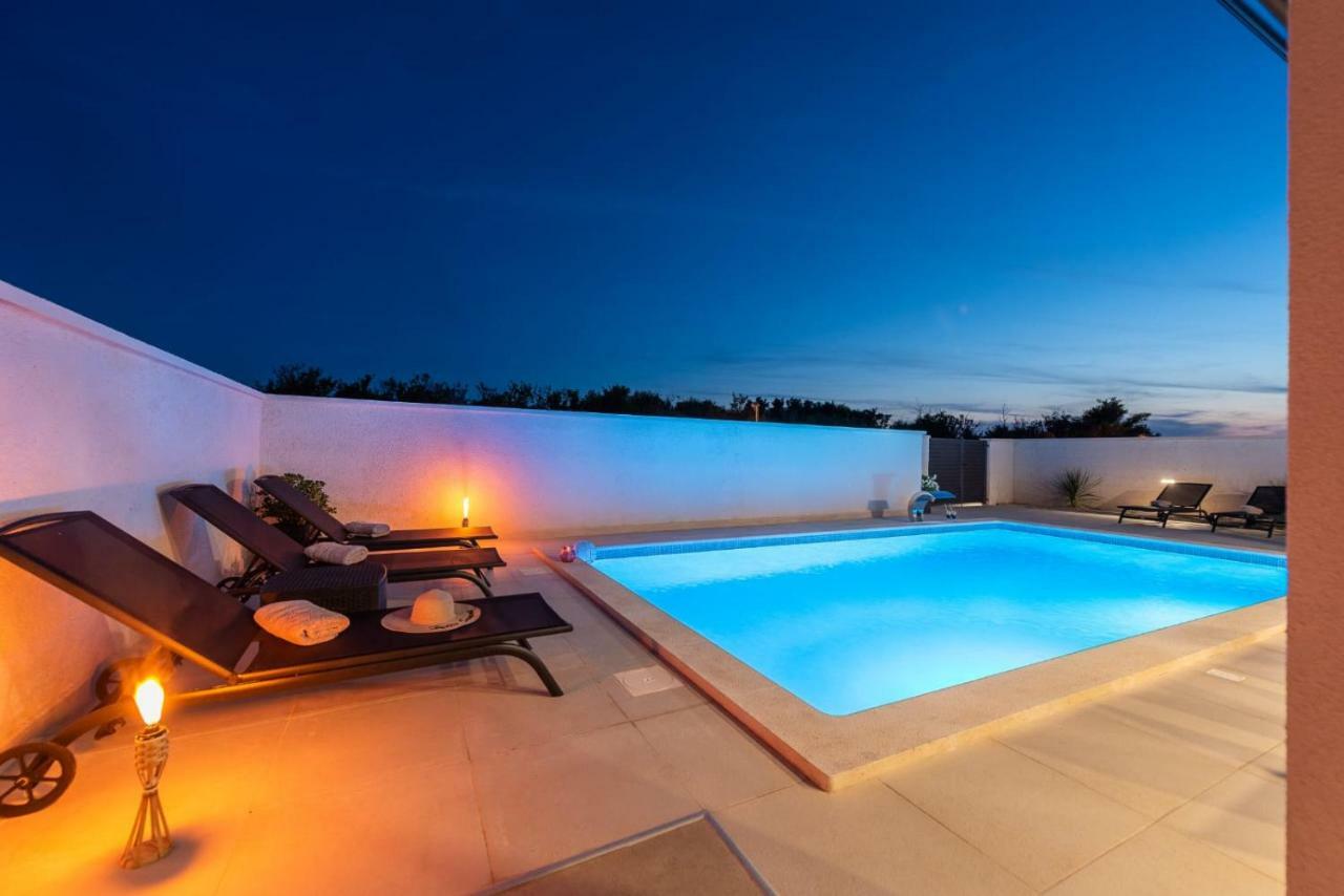 Villas Sabun - Modern House With Heated Pool Privlaka  Kültér fotó