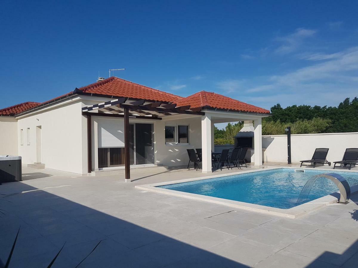 Villas Sabun - Modern House With Heated Pool Privlaka  Kültér fotó