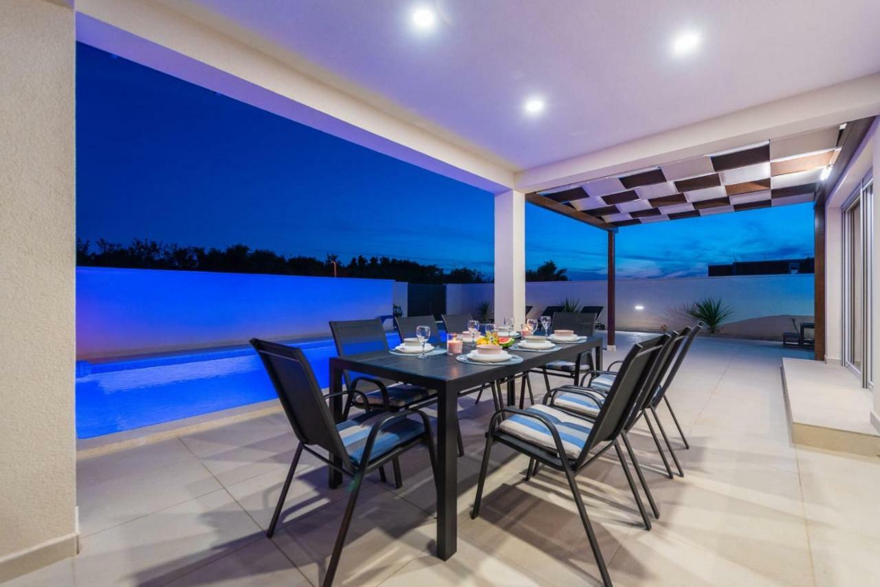 Villas Sabun - Modern House With Heated Pool Privlaka  Kültér fotó