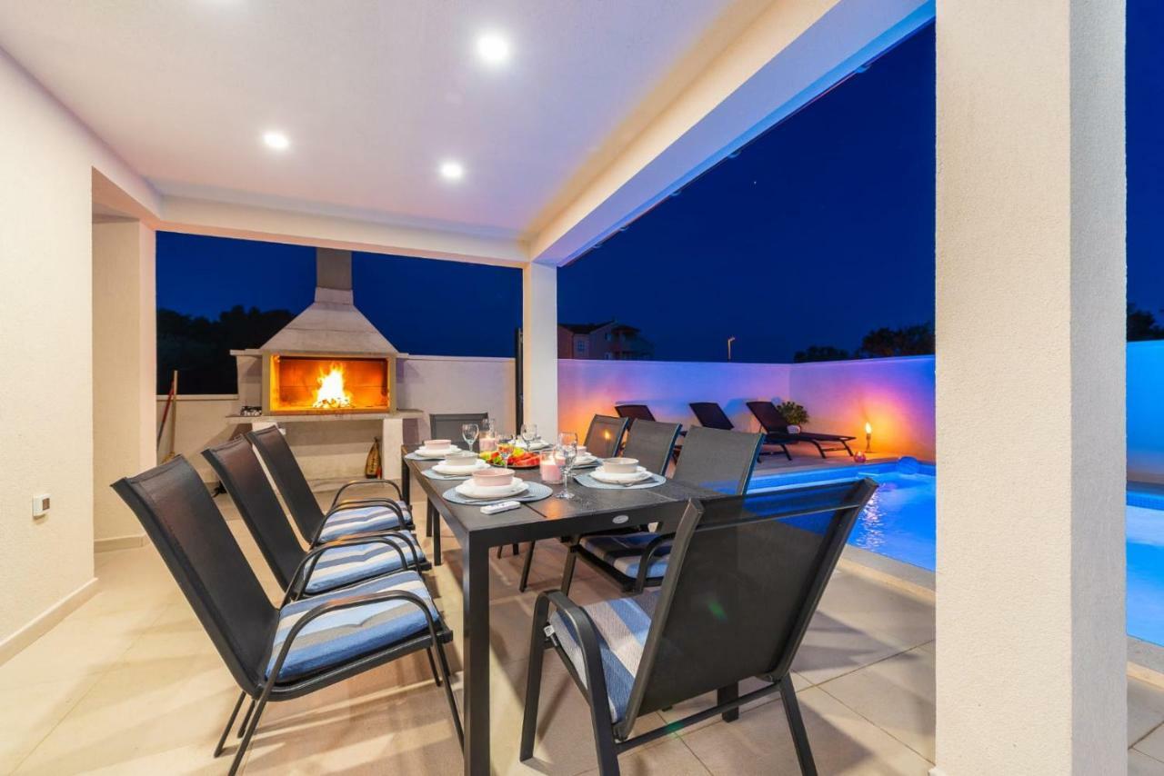 Villas Sabun - Modern House With Heated Pool Privlaka  Kültér fotó