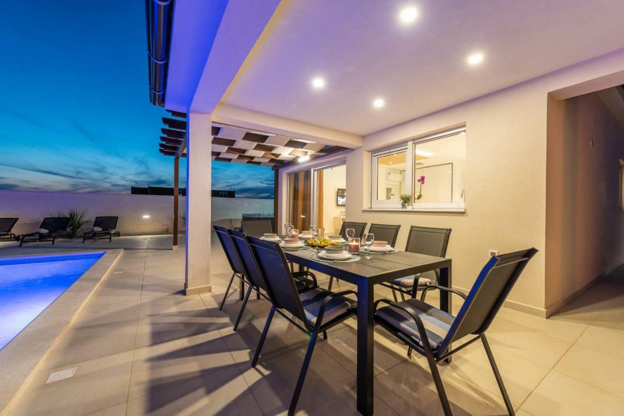 Villas Sabun - Modern House With Heated Pool Privlaka  Kültér fotó